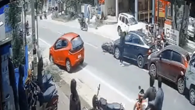 viral-video-multiple-cars-try-to-take-over-bus-only-to-end-up-crashing-with-each-other-netizens-call-it-befitting